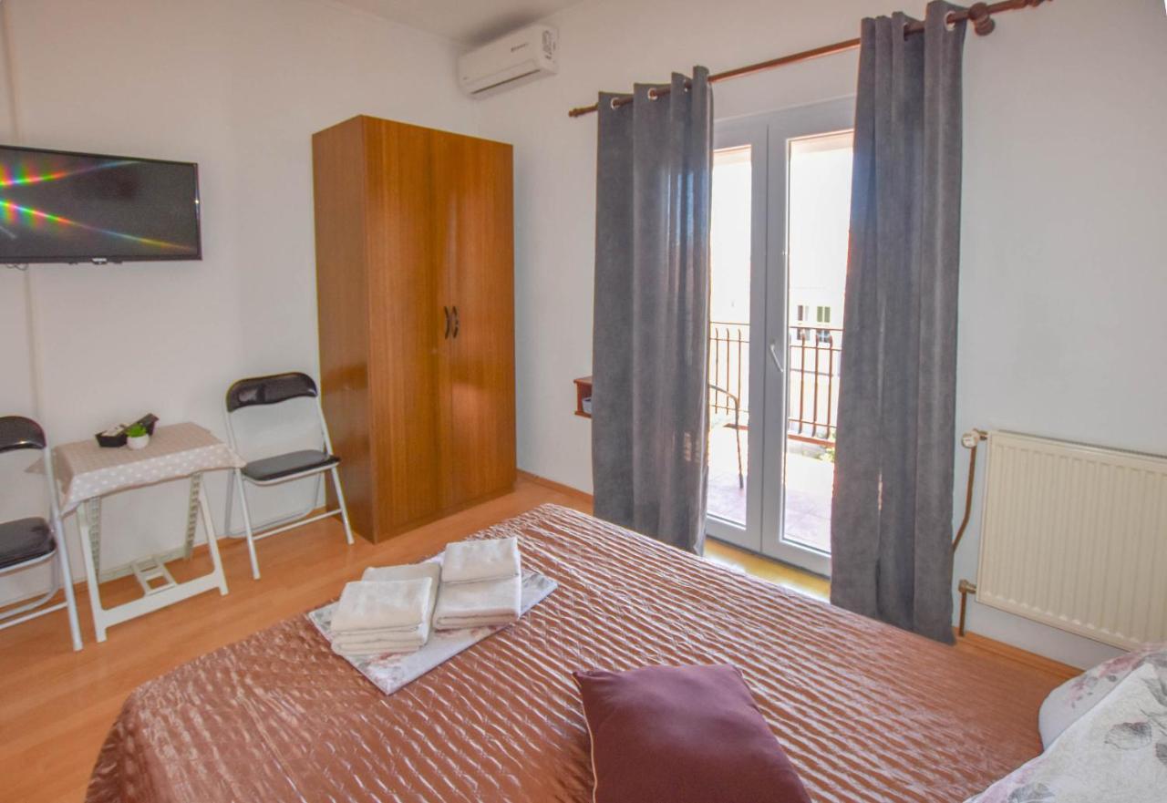 Rooms Oak Tree Biograd Na Moru Exterior photo