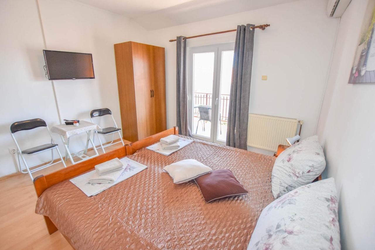 Rooms Oak Tree Biograd Na Moru Exterior photo