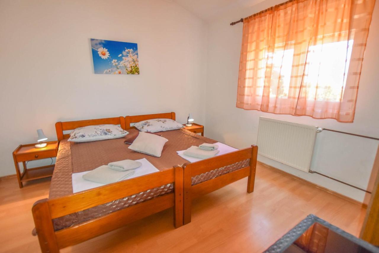 Rooms Oak Tree Biograd Na Moru Exterior photo